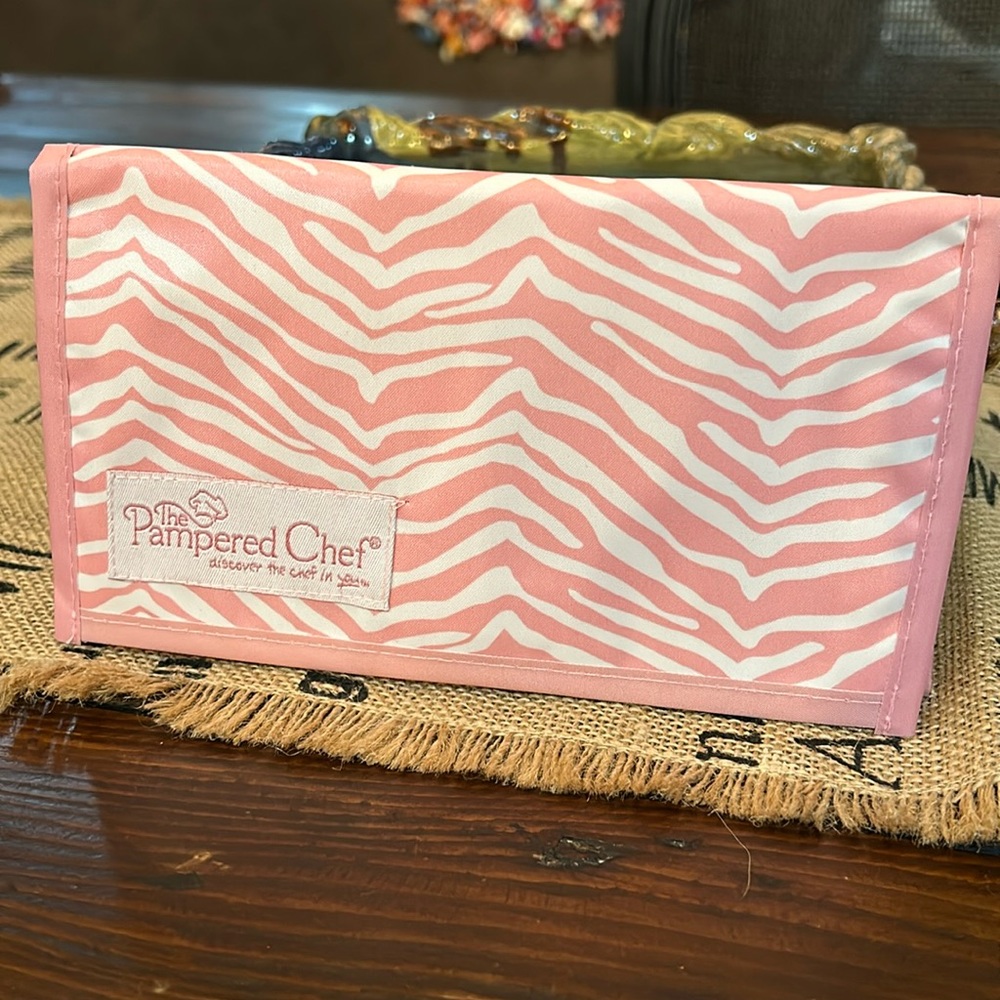 Pampered Chef NIP pink zebra coupon holder wipeable Help Whip Cancer Ed